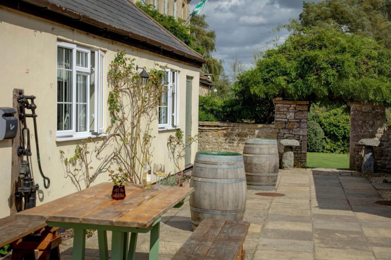 The Moonraker Hotel Bradford-On-Avon Exterior photo